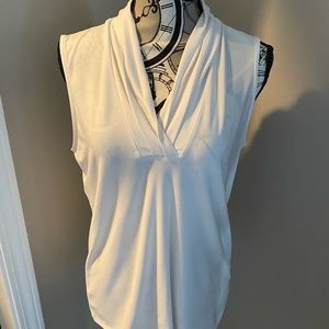 Anne Klein. Sleeveless top. Off-white.